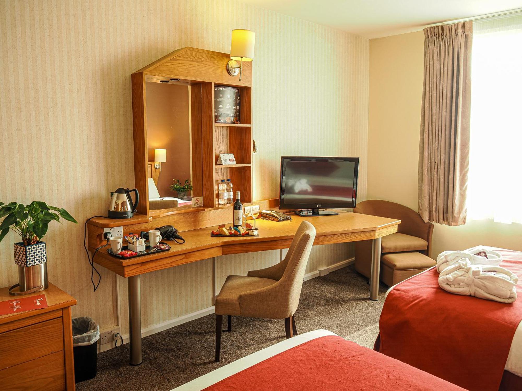 Future Inn Cardiff Bay Buitenkant foto